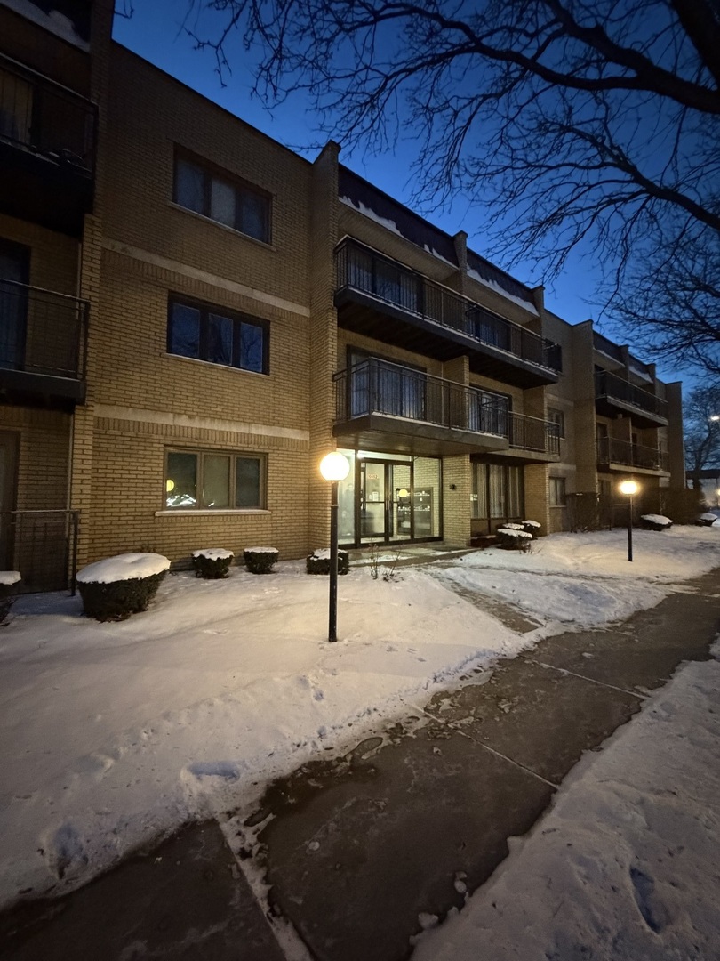 10002 South Pulaski Road, Unit 207 Oak Lawn, IL 60453 - Photo 2 of 33