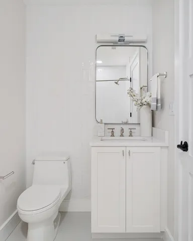 $849,000 | 20 Kinmonth Road, Unit 203, Newton, MA 02468