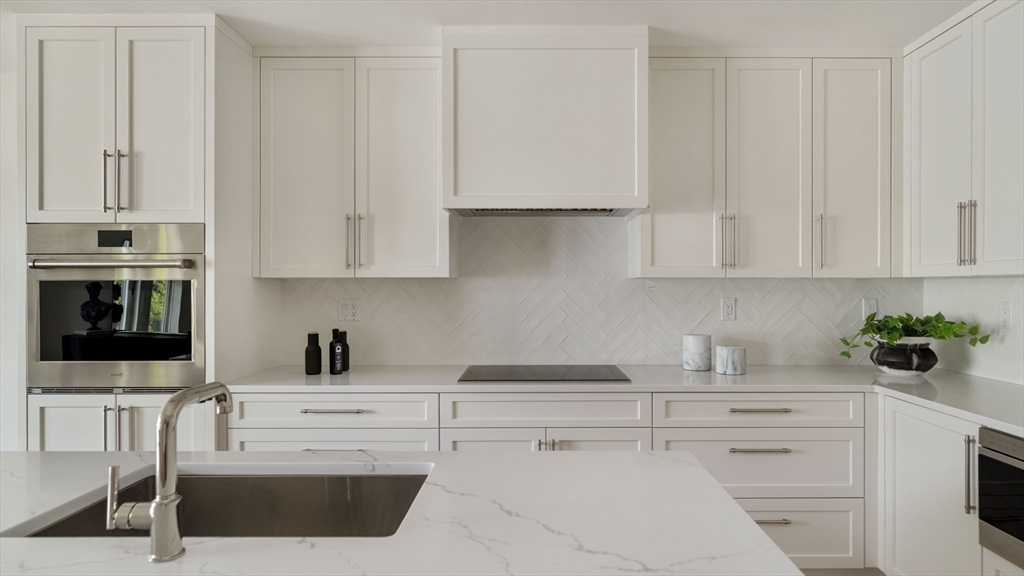 20 Kinmonth Road, Unit 203 Newton, MA 02468 - Photo 6 of 19