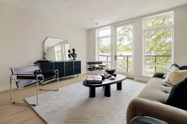 $849,000 | 20 Kinmonth Road, Unit 203, Newton, MA 02468