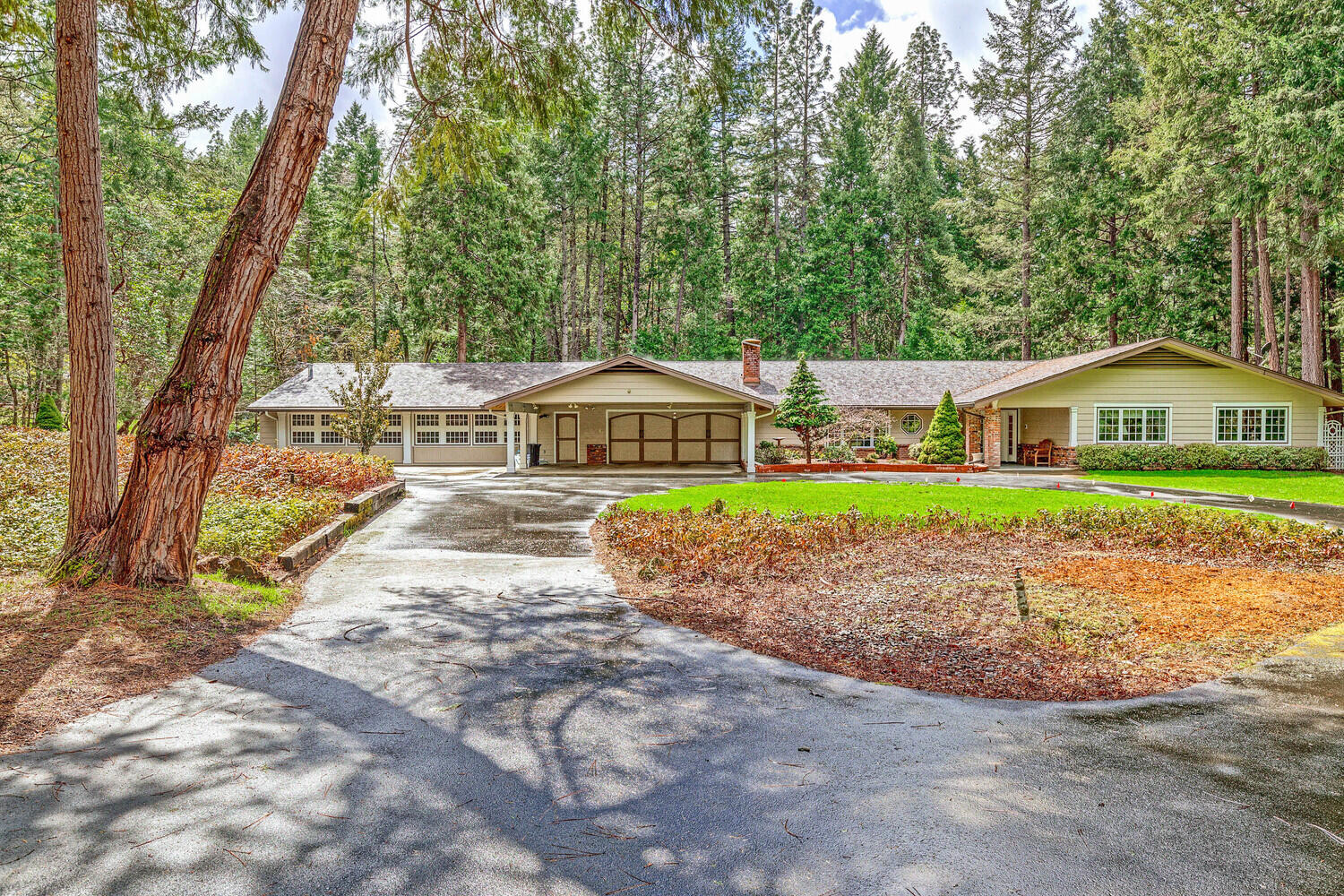 5290 Hugo Road Grants Pass, OR 97526 - Photo 1 of 59 01_HR_1_mls