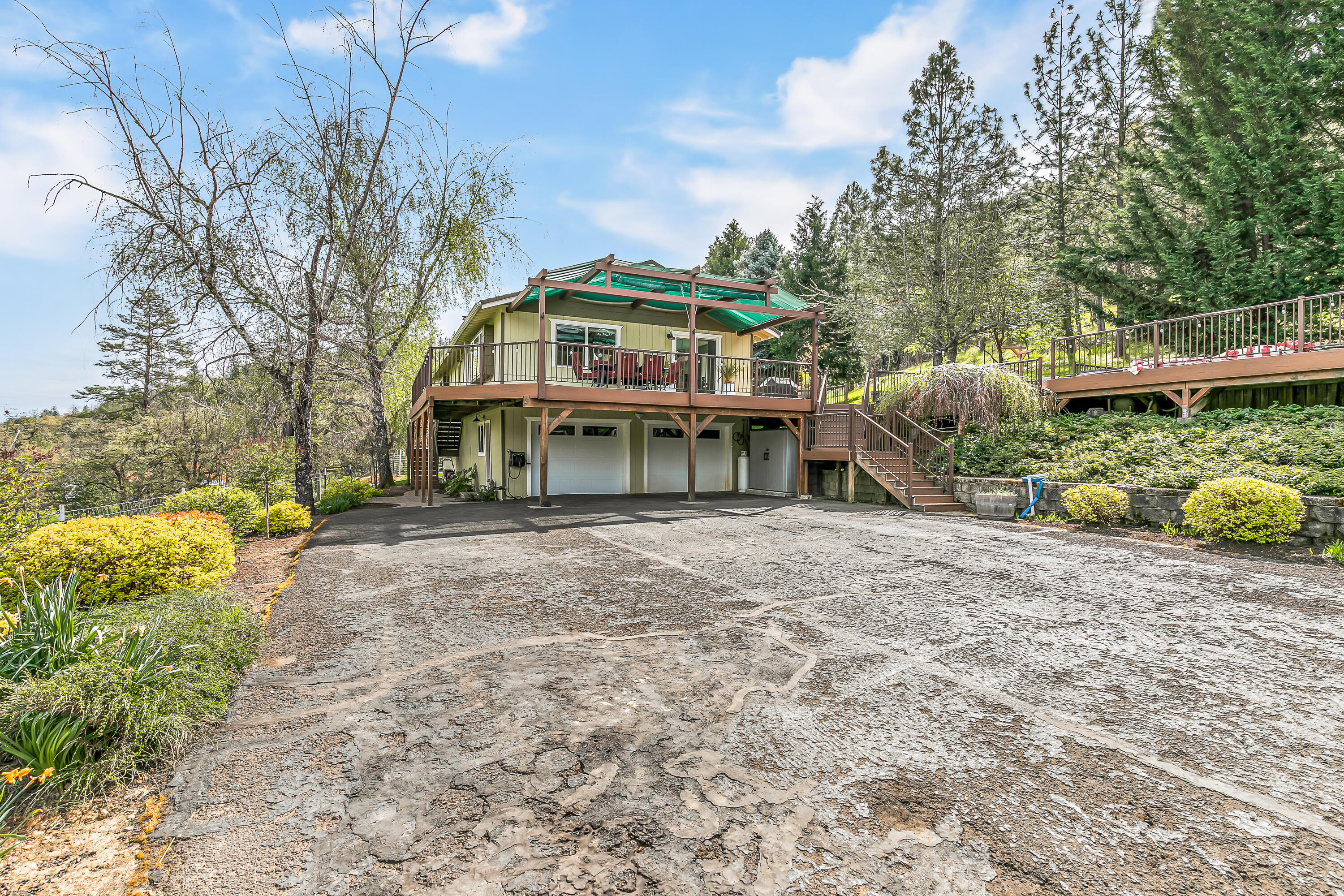 4131 West Griffin Creek Road Medford, OR 97501 - Photo 3 of 41 9R9A1312