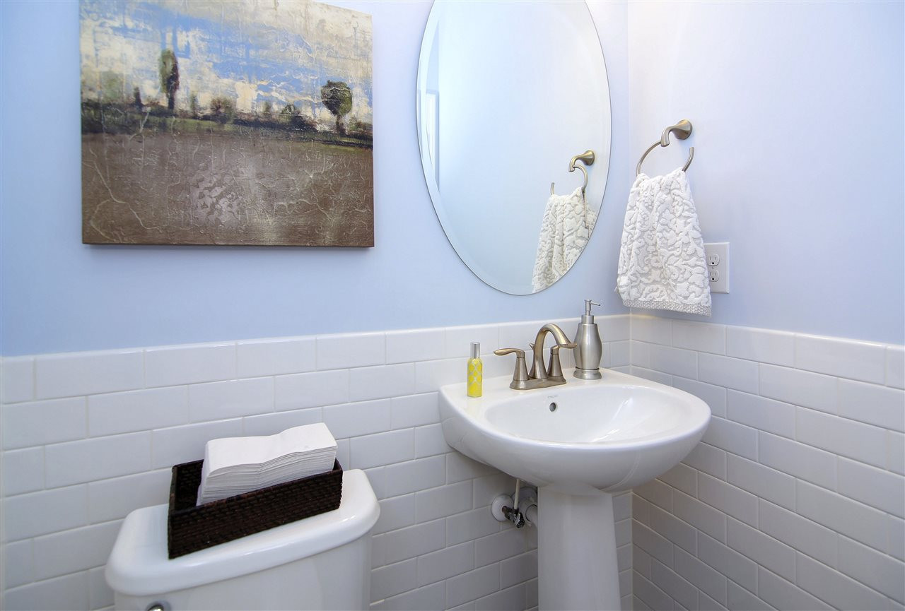 826 Wickham Ridge Road, Unit 6 Apex, NC 27539 - Photo 5 of 25 Powder Room