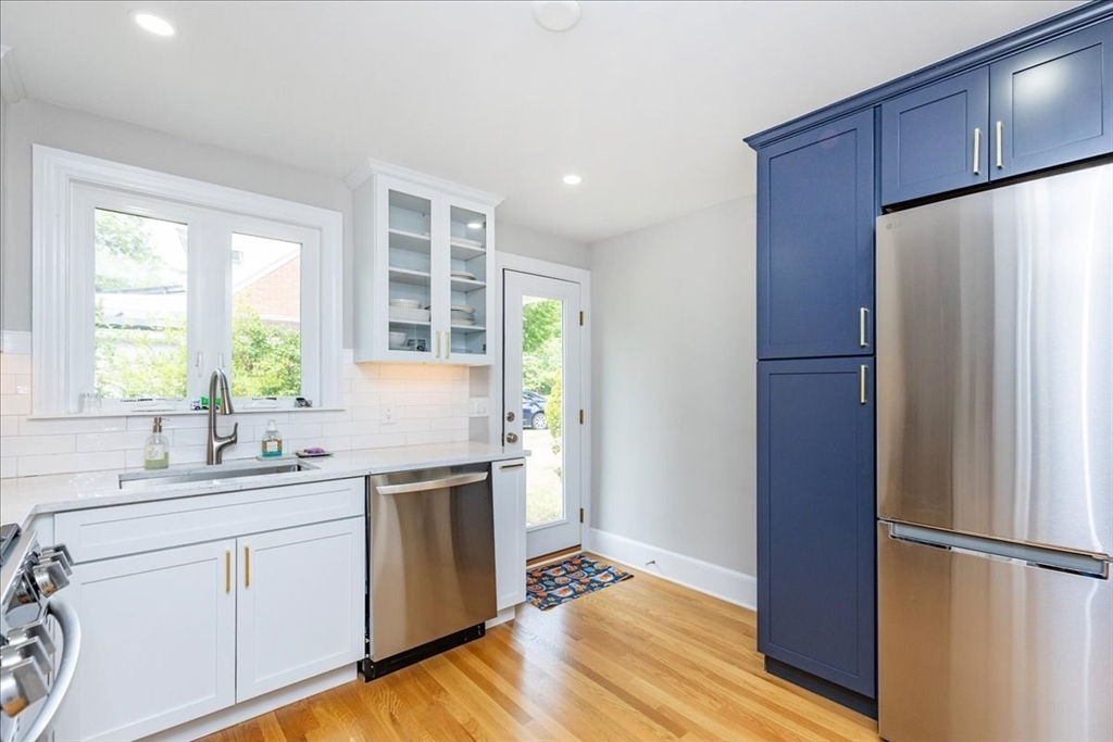 47 Cherry Street Newton, MA 02465 - Photo 5 of 41