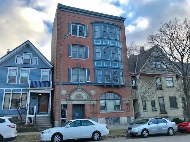 $1,200 | 815 East Knapp Street, Unit 1, Milwaukee, WI 53202