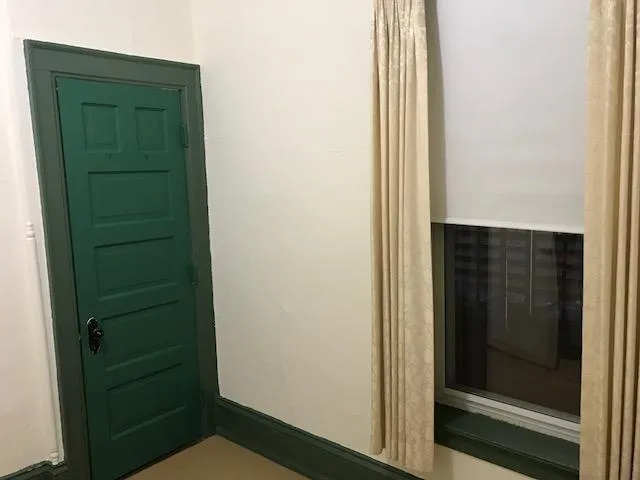 $1,200 | 815 East Knapp Street, Unit 1, Milwaukee, WI 53202