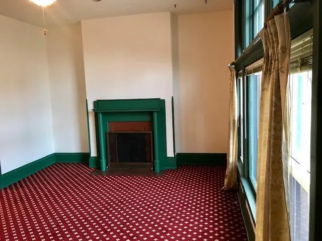 $1,200 | 815 East Knapp Street, Unit 1, Milwaukee, WI 53202