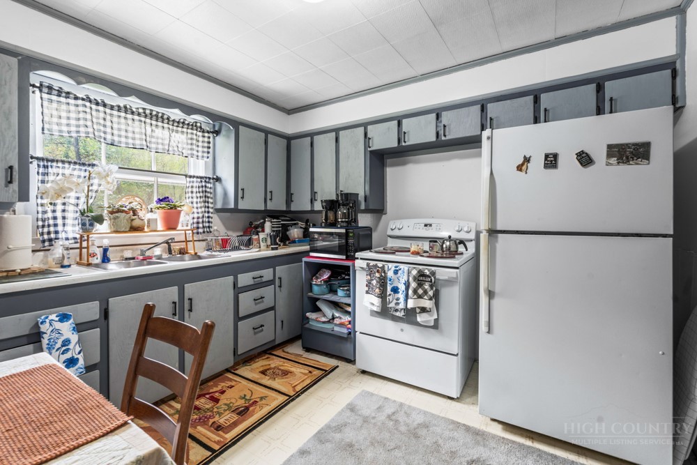 863 Paul Goodman Road Fleetwood, NC 28626 - Photo 12 of 42
