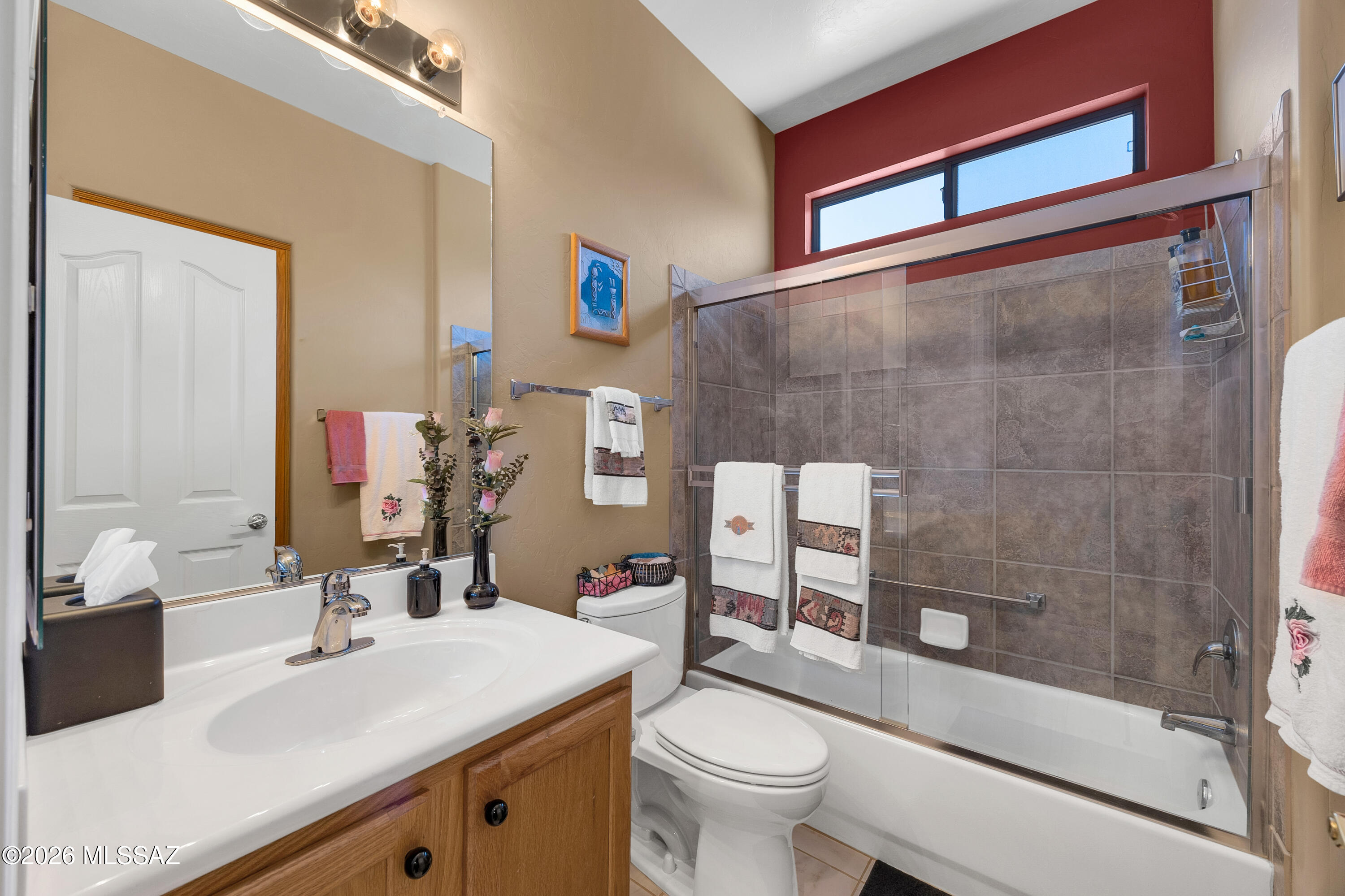 62441 East Northwood Road Tucson, AZ 85739 - Photo 28 of 37 Guest Bath w/Shower & Tub