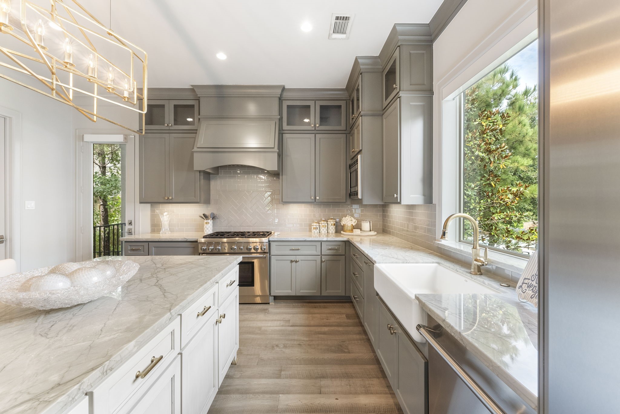 10 Nautical Terrace Way The Woodlands, TX 77380 - Photo 12 of 28 Abundant custom cabinetry to the ceiling, under-cabinet lighting and a garden-view window over the sink make daily cooking both practical and beautiful.