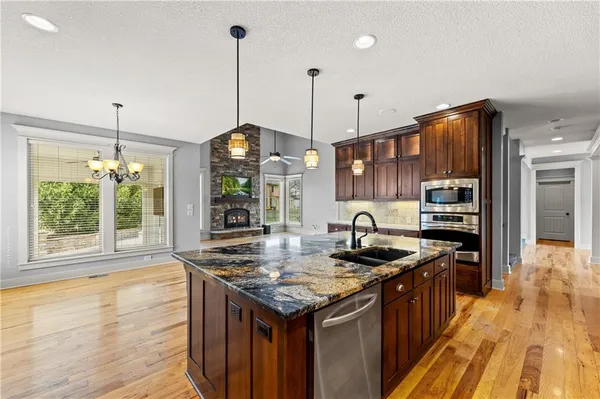 $820,000 | 22414 West 58th Street, Shawnee, KS 66226