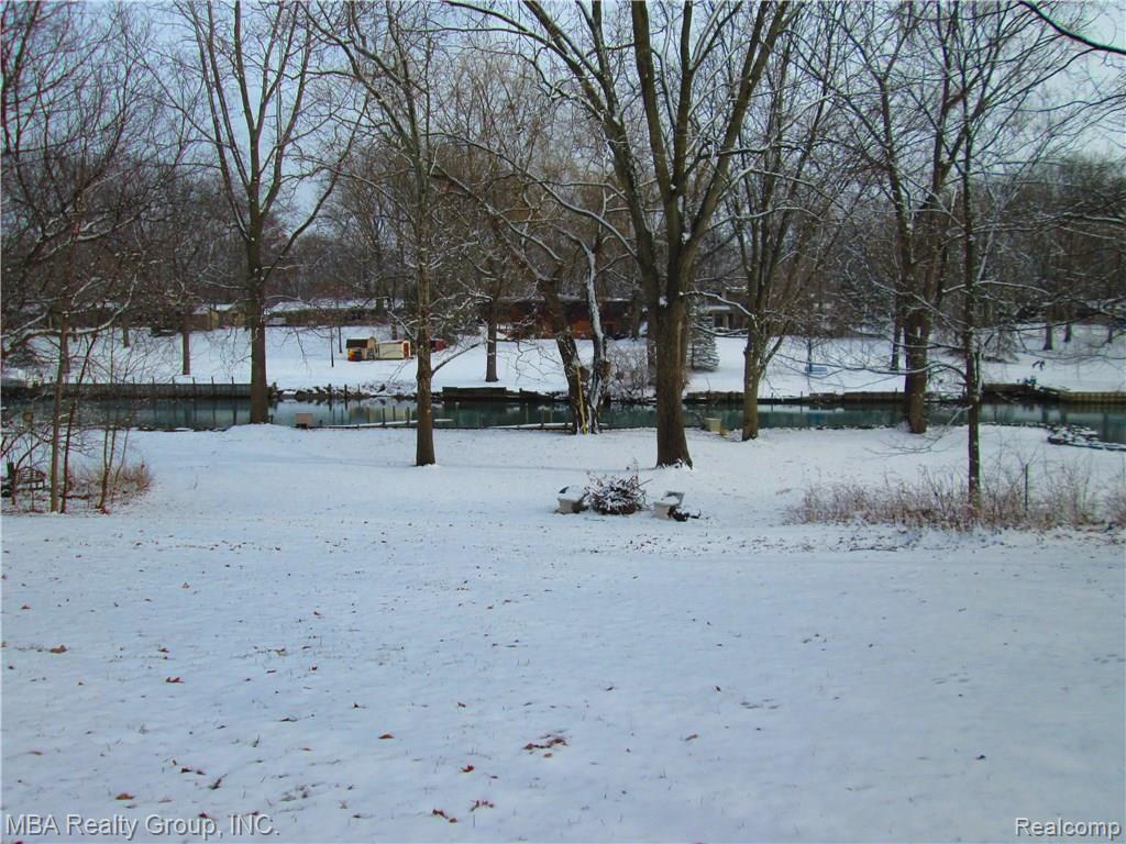 21169 Thorofare Road Grosse Ile, MI 48138 - Photo 7 of 54 IMG_8796.JPG