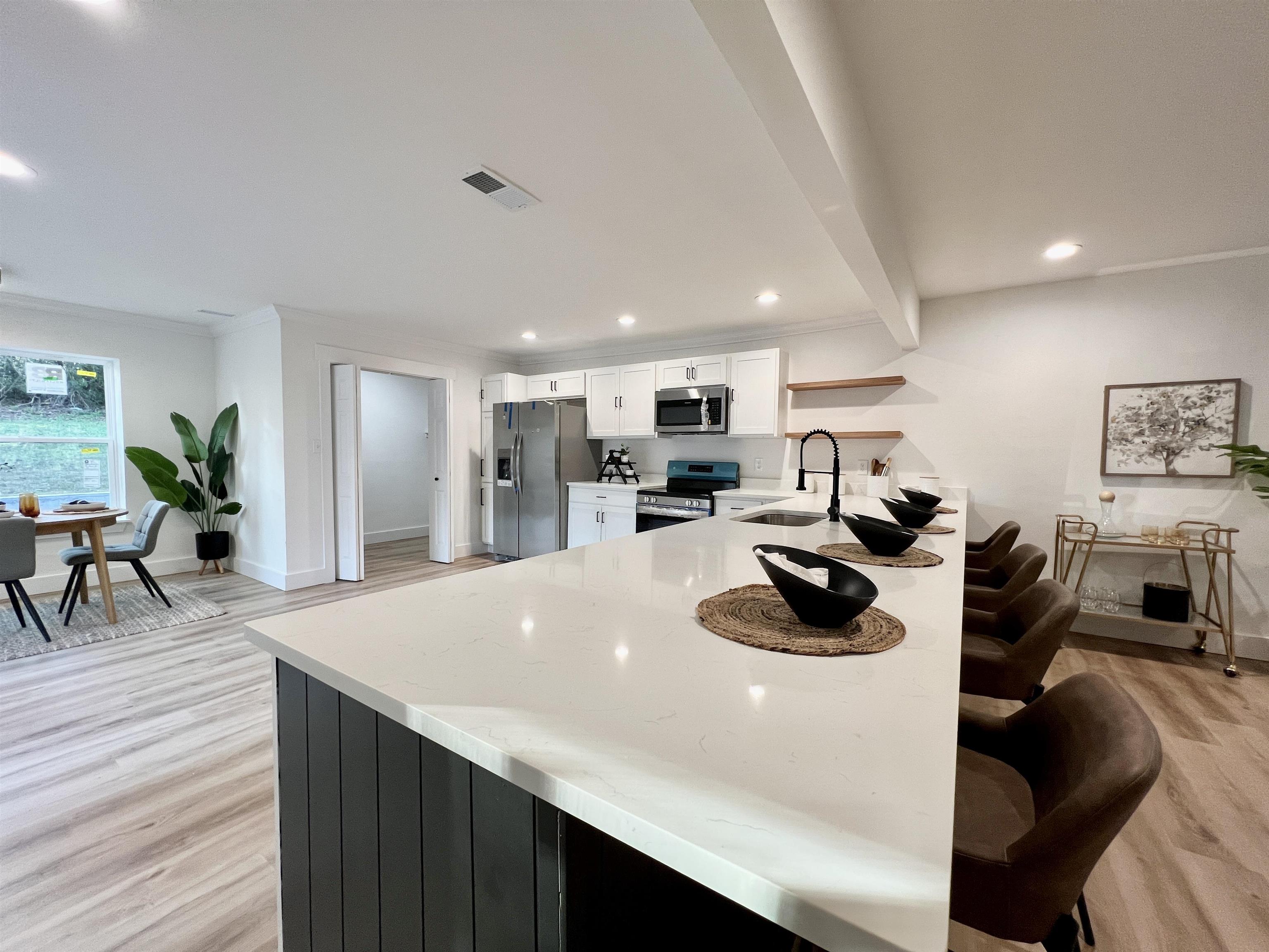 116 Sara Avenue East Daphne, AL 36527 - Photo 2 of 31 Kitchen