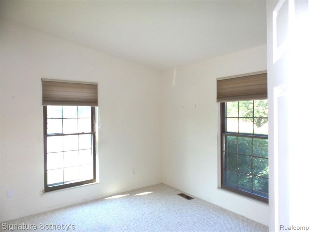 22375 Peach Tree Novi, MI 48375 - Photo 13 of 37