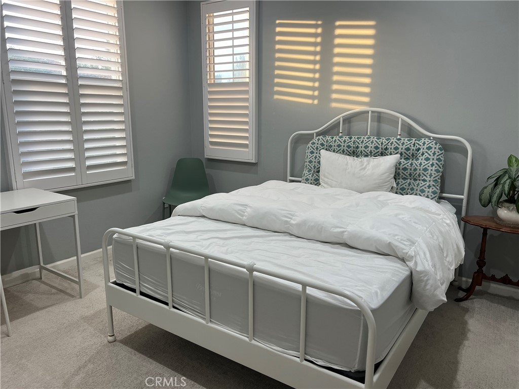 274 Rodeo Irvine, CA 92602 - Photo 2 of 4 a bedroom with a bed and a window