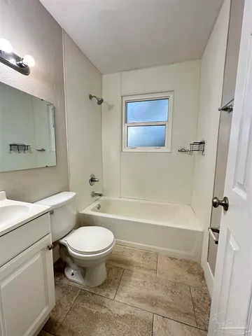 en empty room with wooden floor