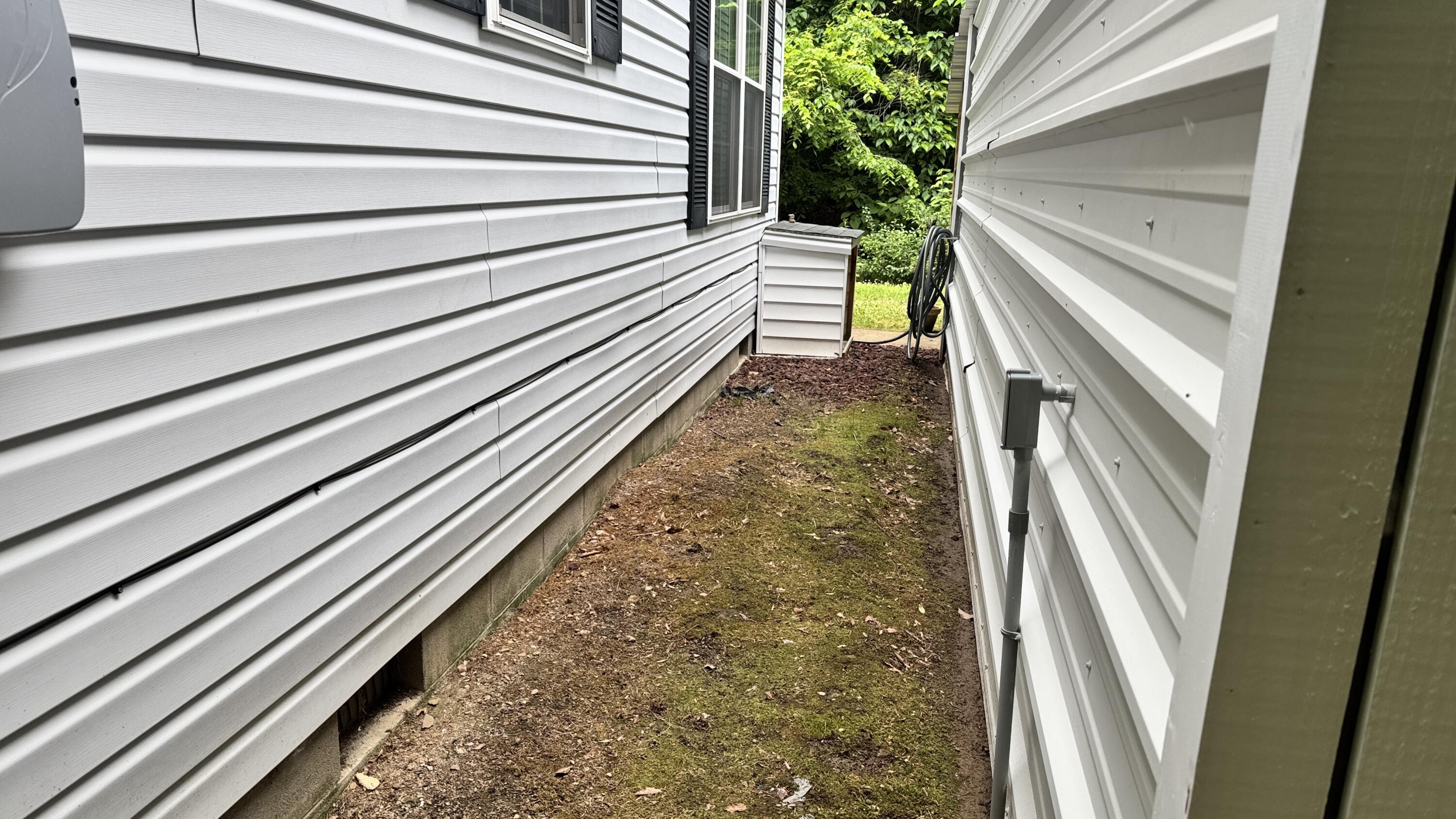 421 Wren Br Road Oneida, KY 40972 - Photo 26 of 34 Space between House and Garage