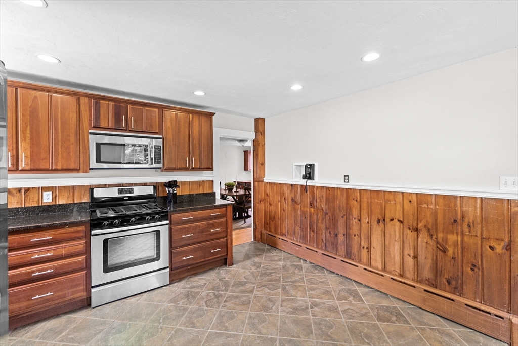 553 Center Street Hanover, MA 02339 - Photo 15 of 42