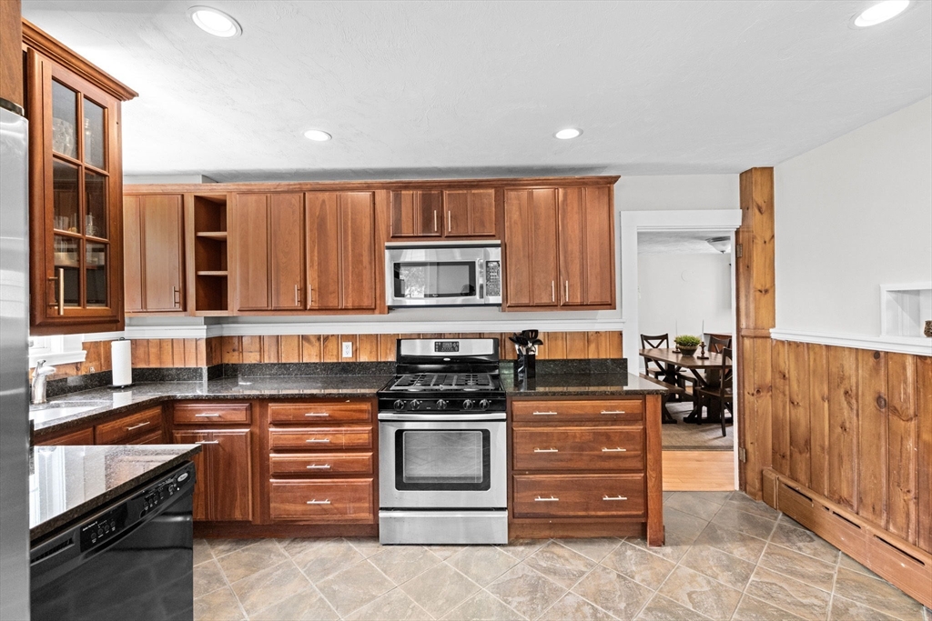 553 Center Street Hanover, MA 02339 - Photo 16 of 42