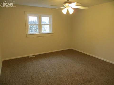 7165 Miller Road Swartz Creek, MI 48473 - Photo 15 of 20 20426760-14.JPG