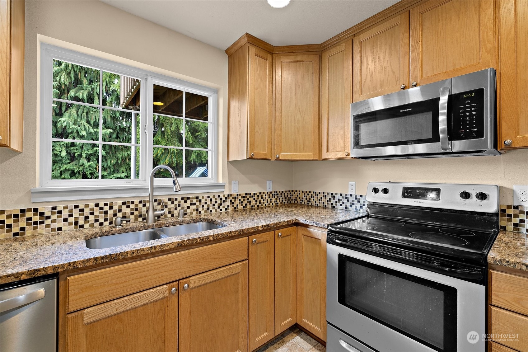 2425 Monterey Avenue Northeast Renton, WA 98056 - Photo 8 of 28