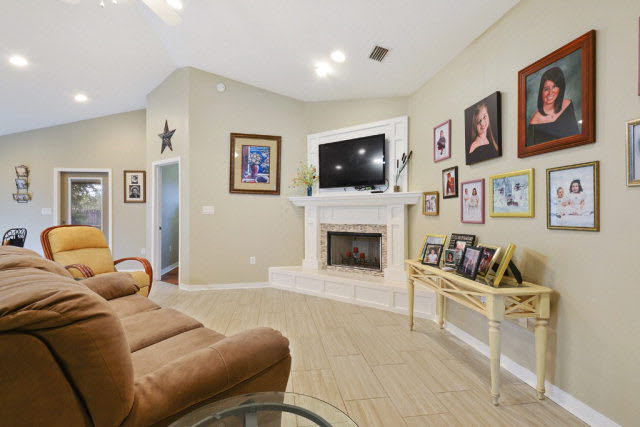 7150 Raintree Lane Gulf Shores, AL 36542 - Photo 4 of 15 Living Area