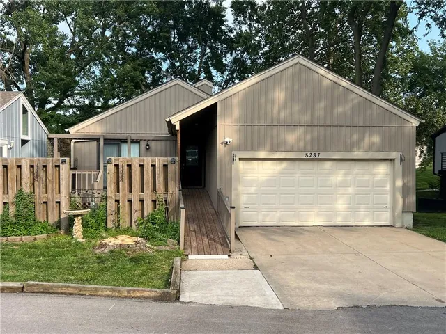 $299,999 | 8237 North Chatham Avenue, Kansas City, MO 64151