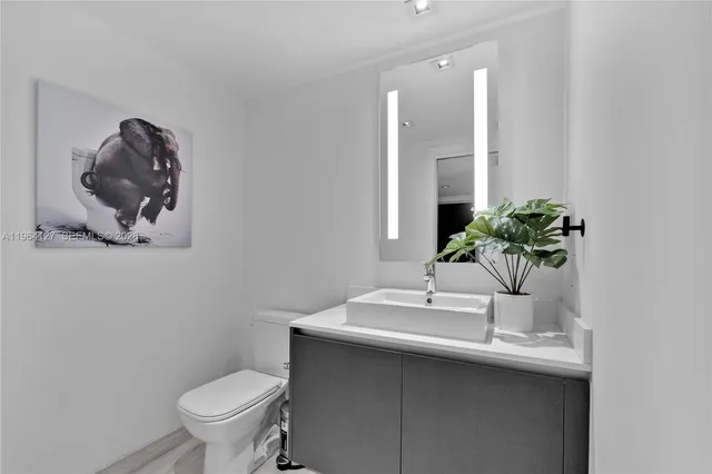 $899,000 | 1451 Brickell Avenue, Unit 1004, Miami, FL 33131