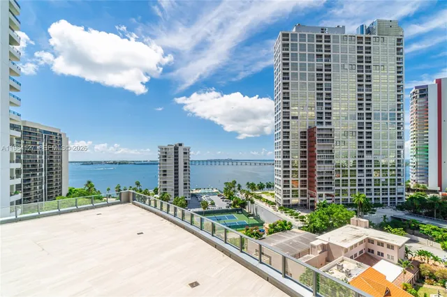 $899,000 | 1451 Brickell Avenue, Unit 1004, Miami, FL 33131