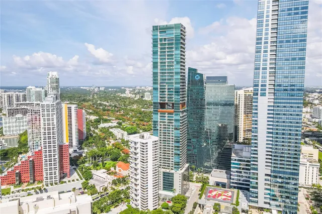 $899,000 | 1451 Brickell Avenue, Unit 1004, Miami, FL 33131
