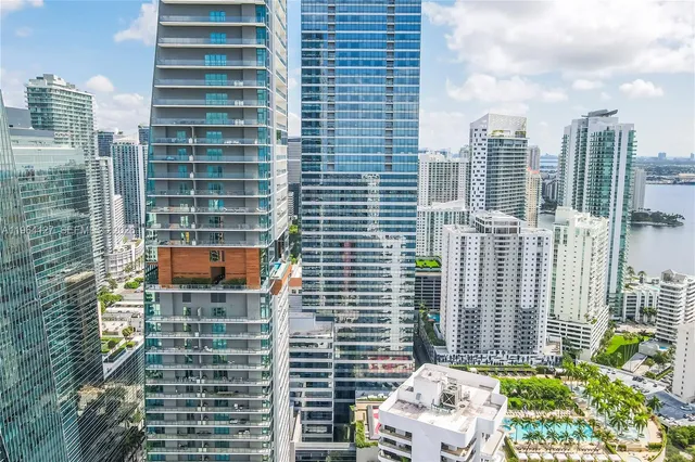 $899,000 | 1451 Brickell Avenue, Unit 1004, Miami, FL 33131