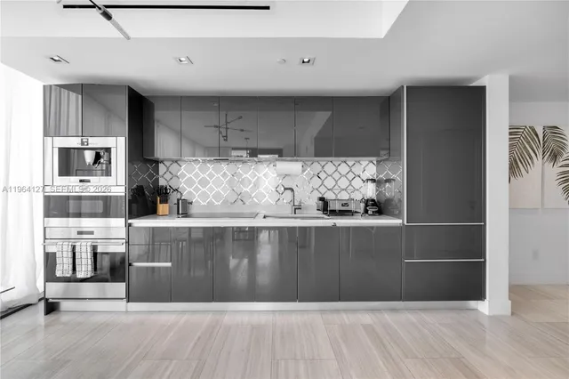 $899,000 | 1451 Brickell Avenue, Unit 1004, Miami, FL 33131