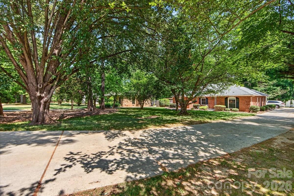 5017 Sharon View Road Charlotte, NC 28226 - Photo 3 of 32 Gallery Image 3