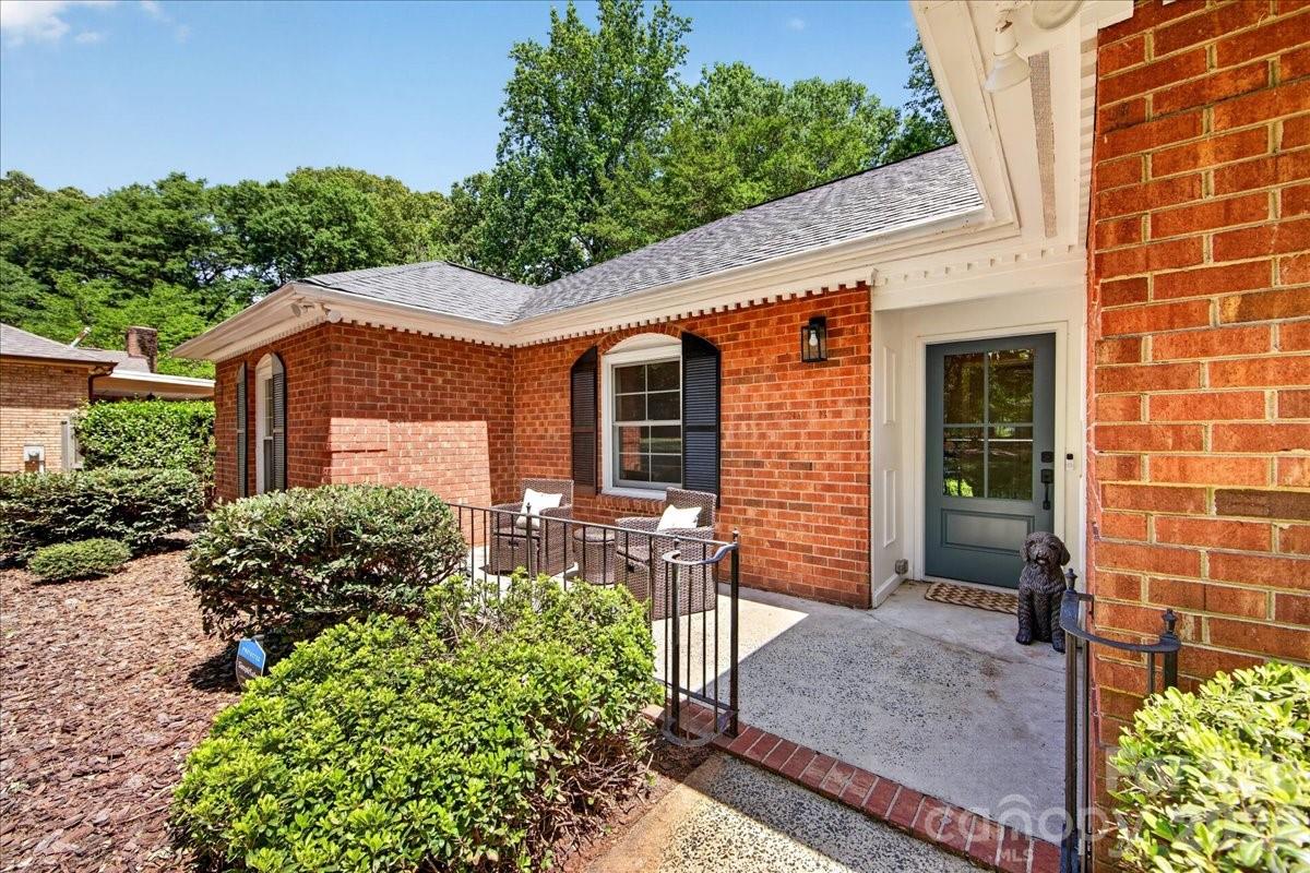 5017 Sharon View Road Charlotte, NC 28226 - Photo 5 of 32 Gallery Image 5