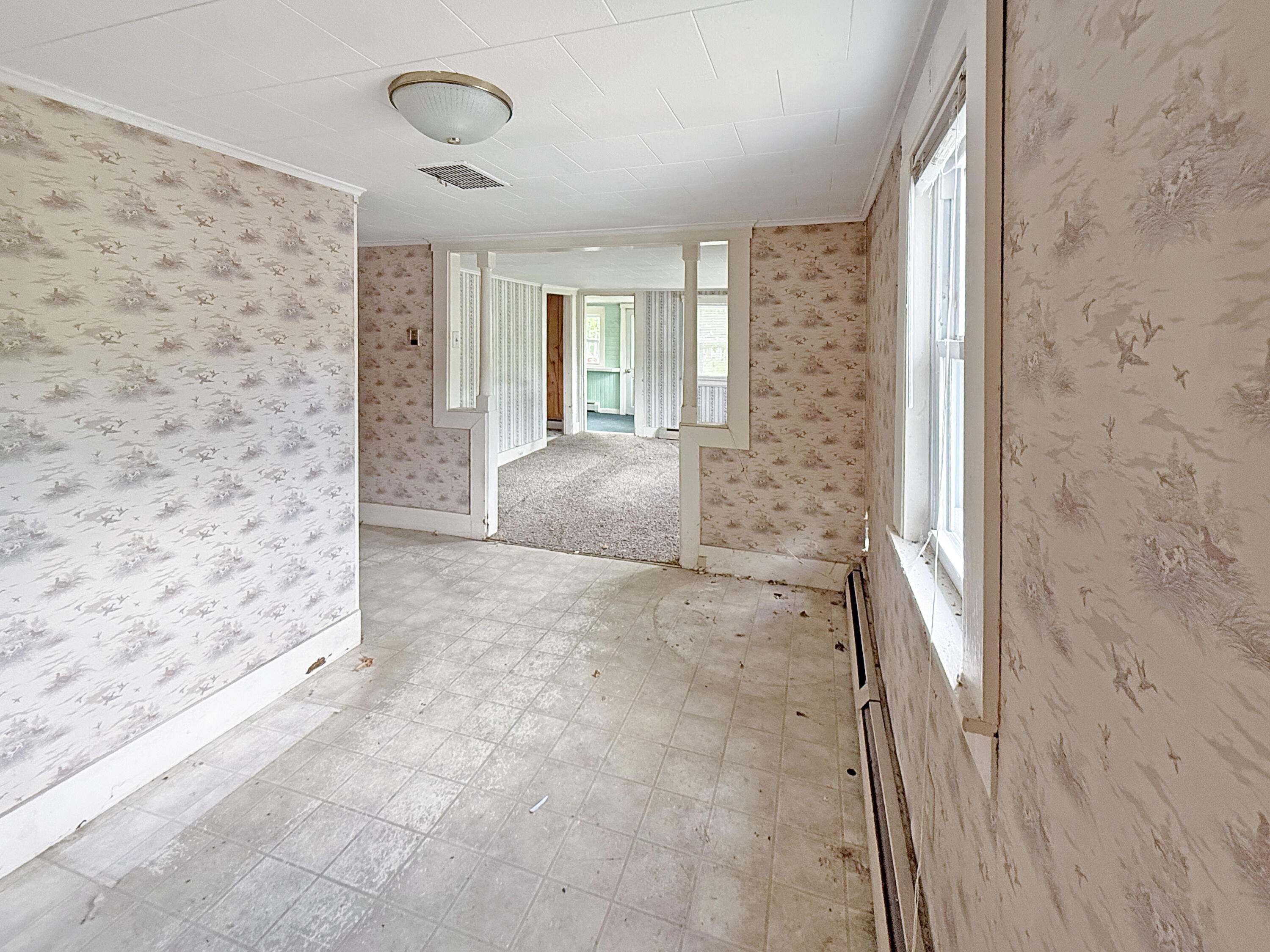 960 Main Street Wilton, ME 04294 - Photo 9 of 29 Entryway room