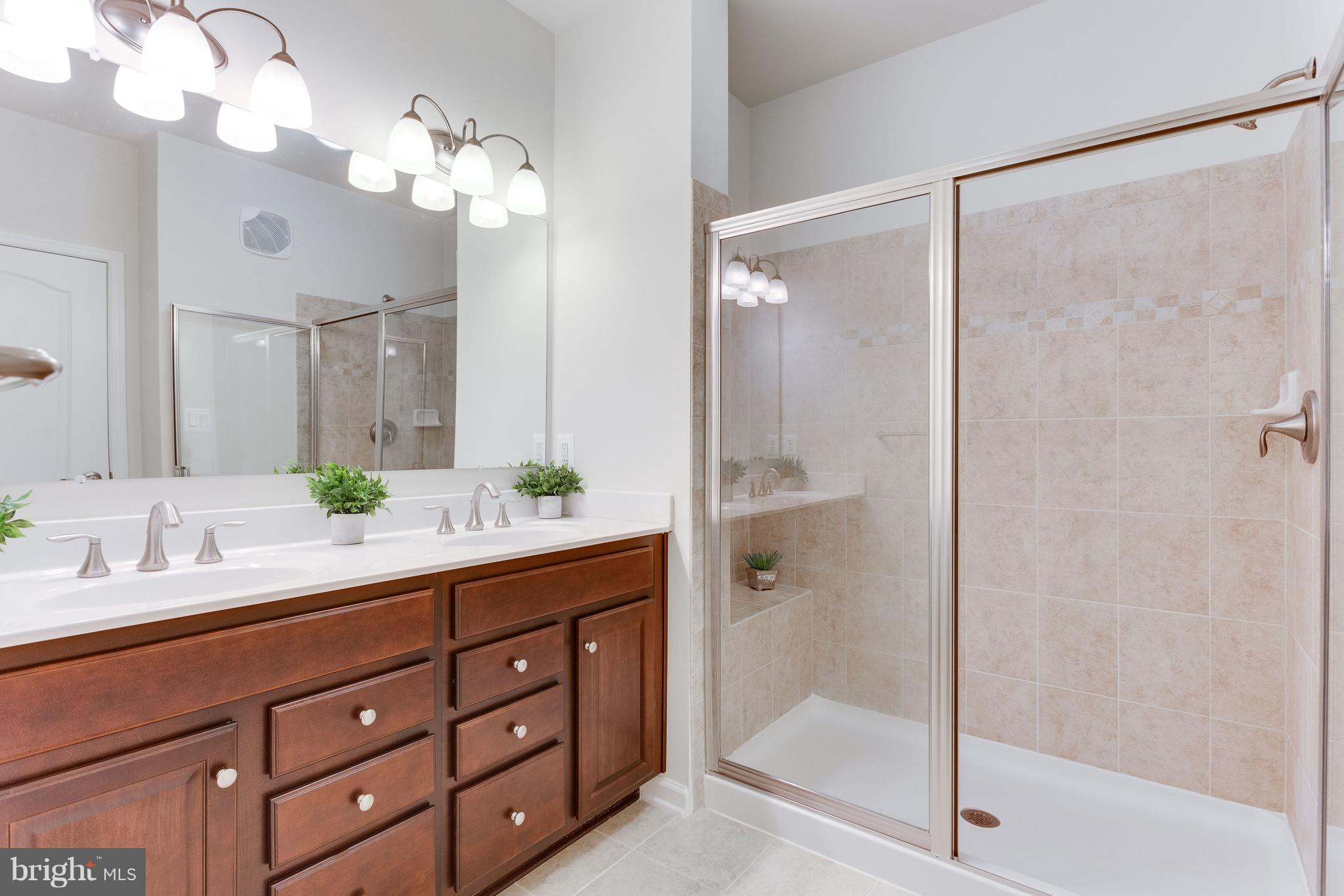 4863 Dane Ridge Circle Woodbridge, VA 22193 - Photo 17 of 30 Bath (Master)