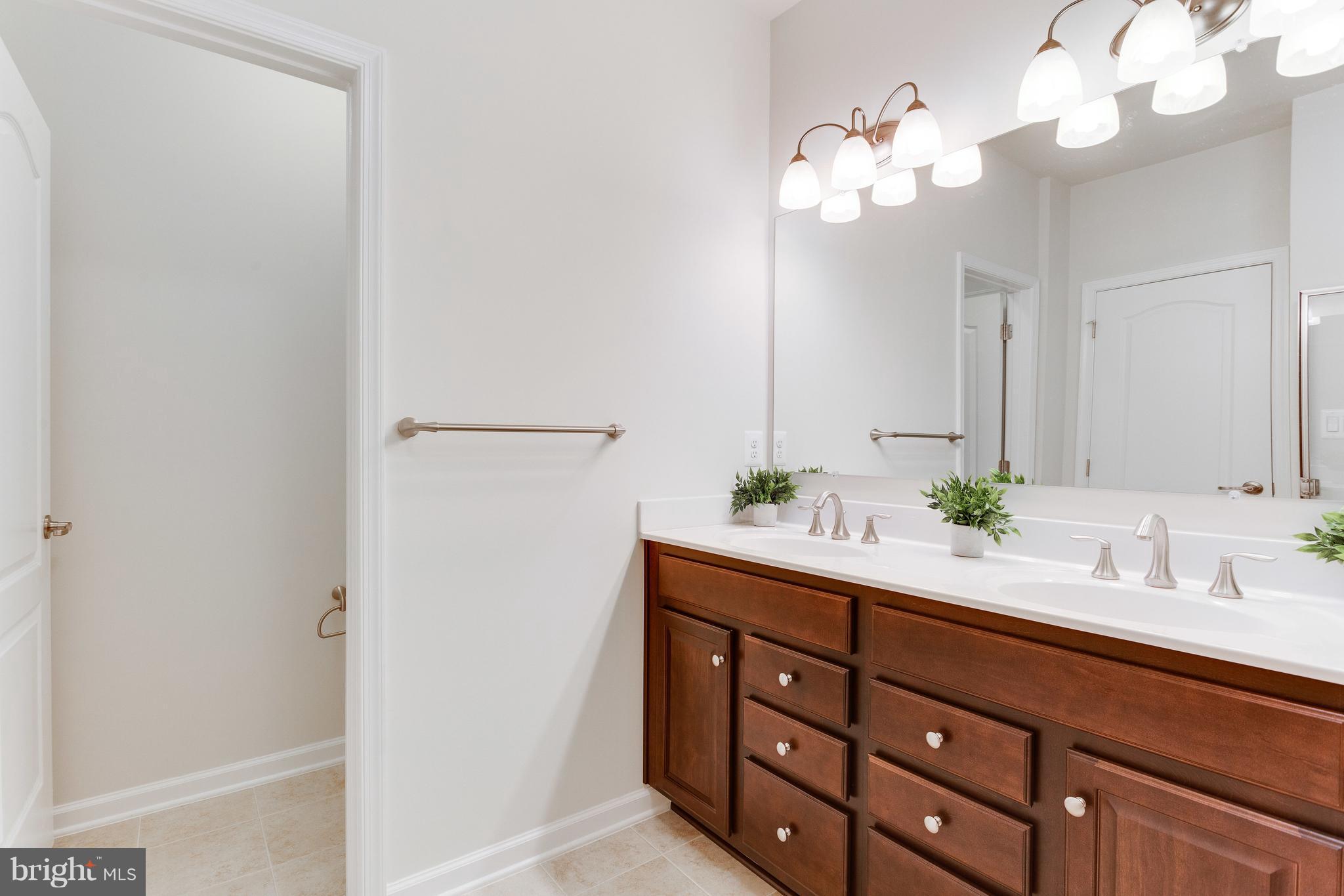 4863 Dane Ridge Circle Woodbridge, VA 22193 - Photo 19 of 30 Bath (Master)