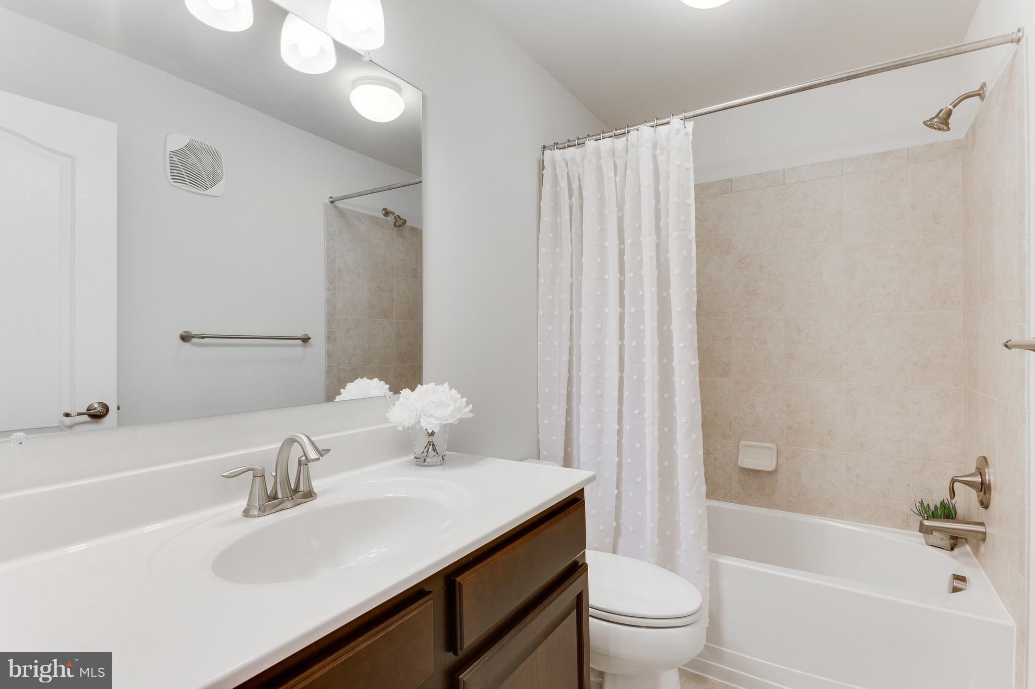 4863 Dane Ridge Circle Woodbridge, VA 22193 - Photo 25 of 30 Hall bath