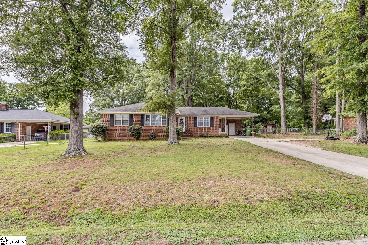 112 Pinewood Avenue Clinton, SC 29325 - Photo 2 of 35 Gallery Image 2