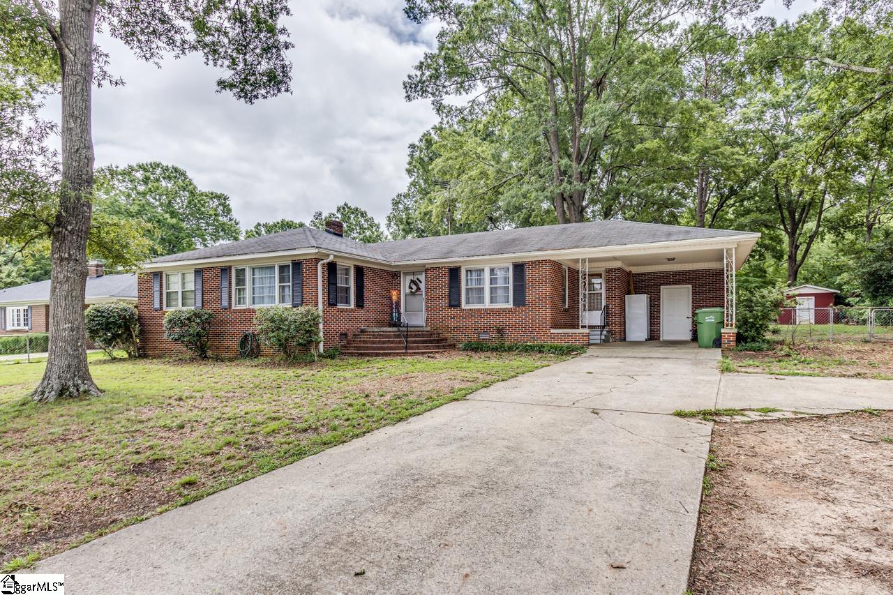112 Pinewood Avenue Clinton, SC 29325 - Photo 3 of 35 Gallery Image 3