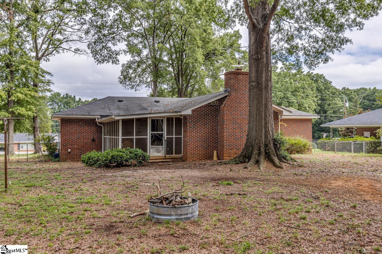 112 Pinewood Avenue Clinton, SC 29325 - Photo 34 of 35 Gallery Image 34