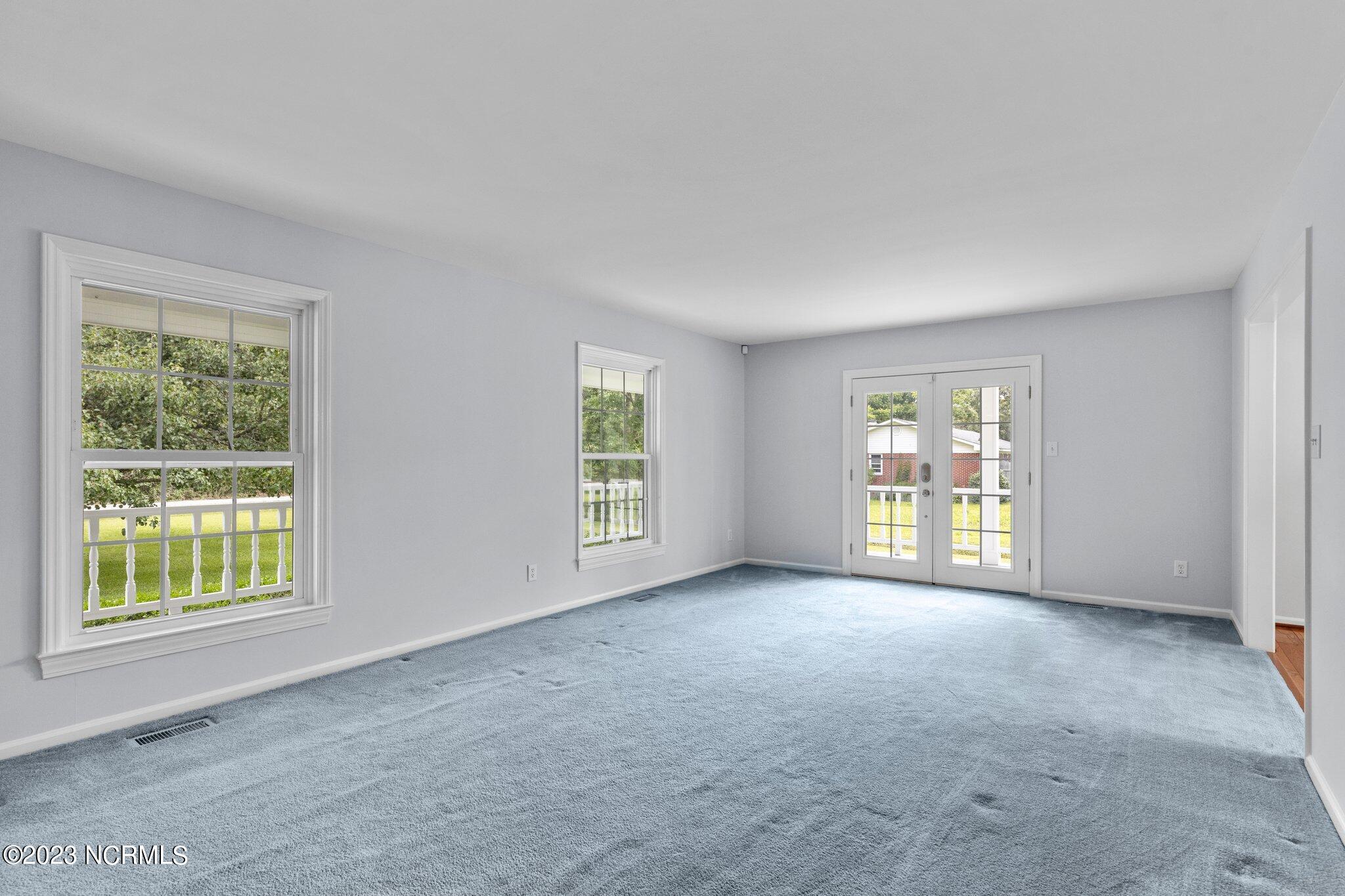 6 Living Room