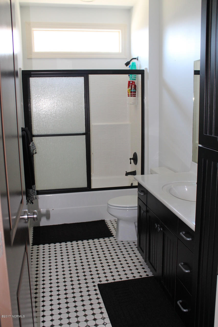 128 Teufen Road New Bern, NC 28562 - Photo 25 of 42 Bathroom 2