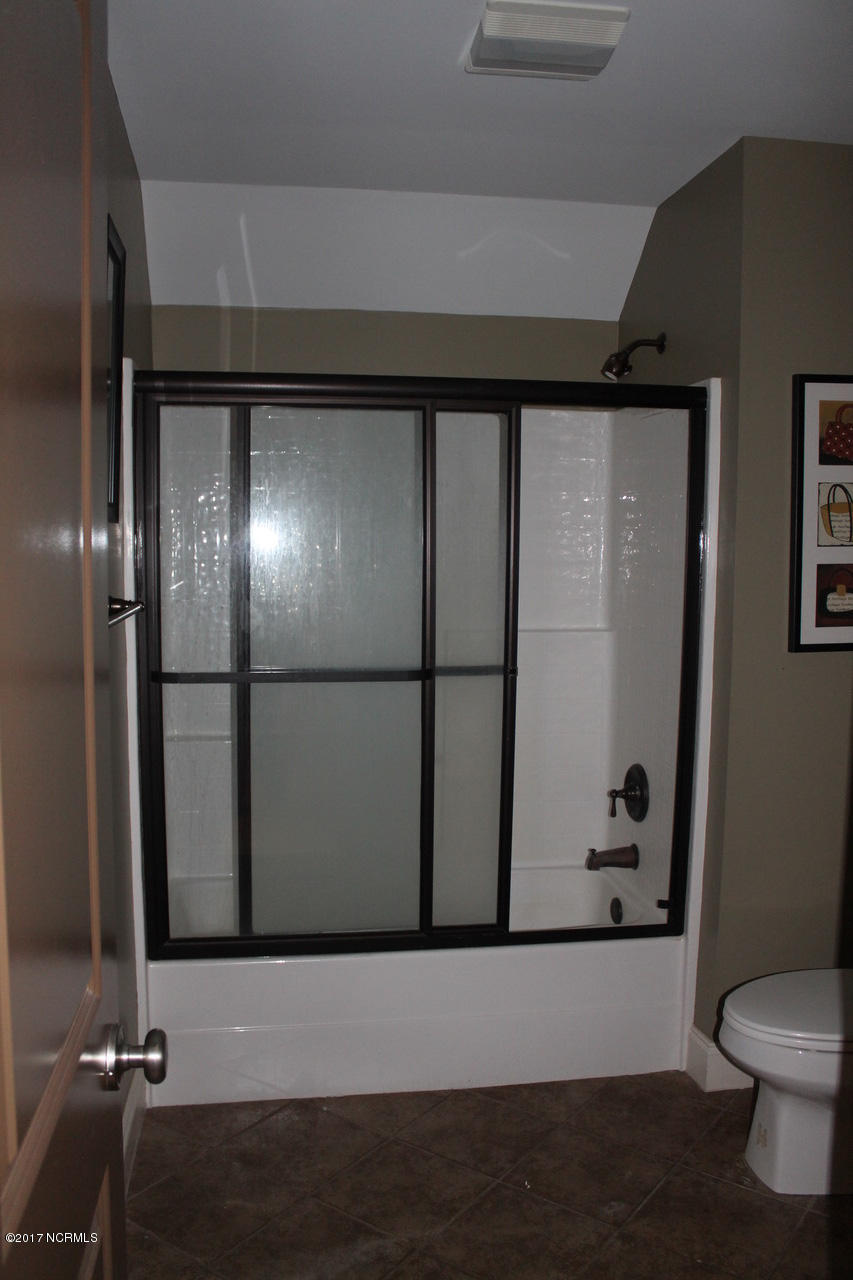 128 Teufen Road New Bern, NC 28562 - Photo 36 of 42 Bathroom 3