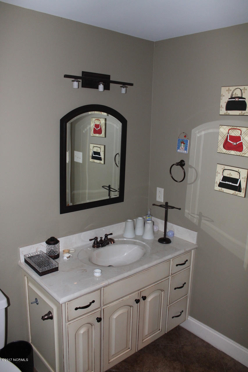 128 Teufen Road New Bern, NC 28562 - Photo 37 of 42 Bathroom 3