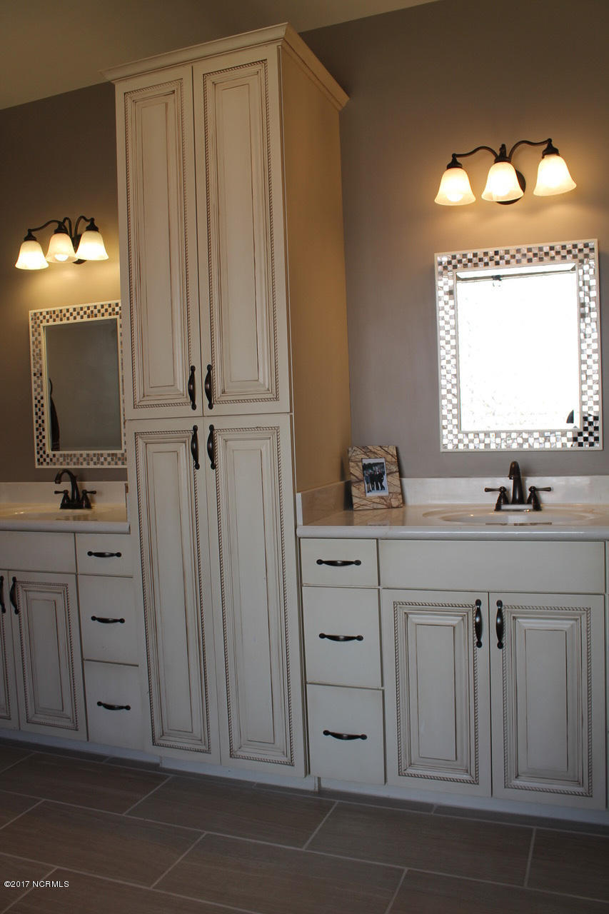 128 Teufen Road New Bern, NC 28562 - Photo 8 of 42 Master Bathroom