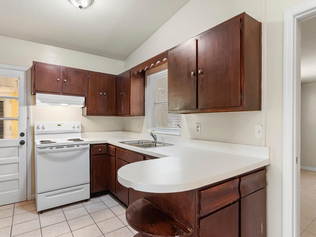 8605 Salerno Road Fort Pierce, FL 34951 - Photo 5 of 23 Resized019