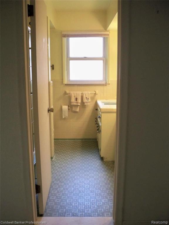 18894 Beverly Road Beverly Hills, MI 48025 - Photo 8 of 24