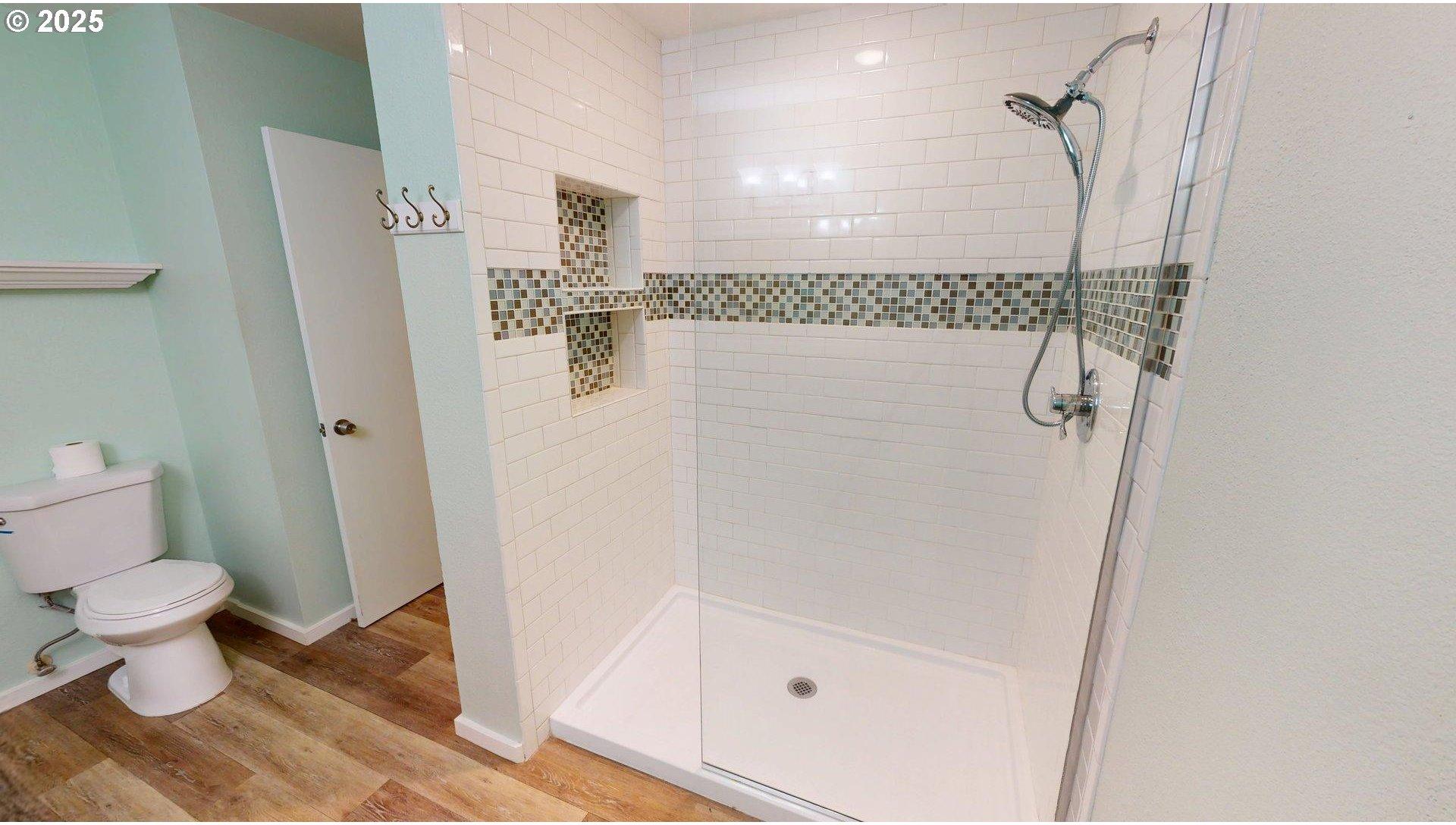 1455 Seacrest Lane, Unit 1A Brookings, OR 97415 - Photo 18 of 32 Bathroom