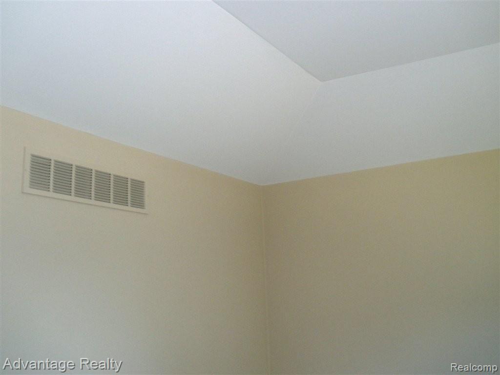 3891 Hazelton Avenue Rochester, MI 48307 - Photo 16 of 20 MAST.BED CEILING